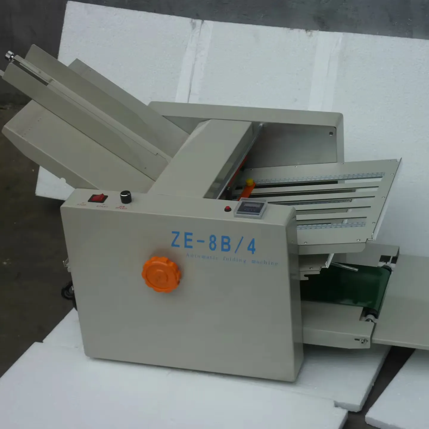 110V /220V ZE-8B/4 Auto Folding Paper Machine 4 Folding Trays Automatic Paper Folder desktop speed adjustable A3 A4 paper folder