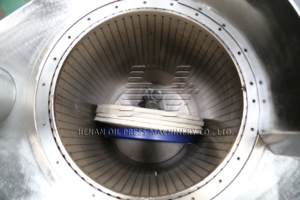 Système <span class=keywords><strong>de</strong></span> pressage hydraulique d'huile hautement efficace, économique et facile à utiliser, pour une production maximale <span class=keywords><strong>de</strong></span> graines <span class=keywords><strong>de</strong></span> lin et <span class=keywords><strong>de</strong></span> colza en lot. - Product Image 4