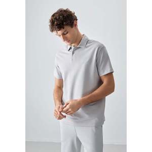 T-shirt basique pour homme en coton texturé épais et doux, col polo, coupe ample - 88381 - Stone - Product Image 4