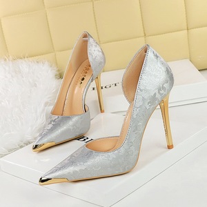 Chaussures à talons hauts <span class=keywords><strong>pour</strong></span> femmes <span class=keywords><strong>pour</strong></span> banquet d'été, élégantes, en satin, bout pointu, avec talon aiguille métallique latéral, chaussures habillées sexy <span class=keywords><strong>pour</strong></span> <span class=keywords><strong>mariage</strong></span> - Product Image 3