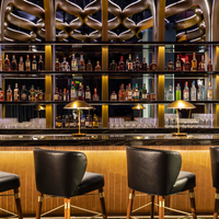 Bar moderne personnalisé de style industriel comptoir de bar club en forme de L présentoir à vin comptoir réception