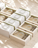 Maßgefertigte Transparente Acryl-Ringbox Samt-Halskettenbox Verpackung Bestickte Neugeborenen-Babyparty-Geschenkbox Schmuckbox-Set