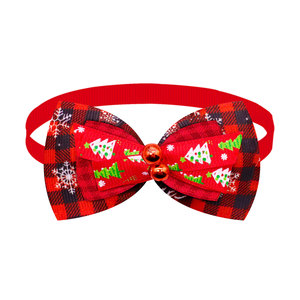 Kingtale Colliers de Noël pour chat Breakaway avec nœud élégant Collier de <span class=keywords><strong>chaton</strong></span> de Noël à carreaux rouges et verts avec cloche <span class=keywords><strong>Noeud</strong></span> <span class=keywords><strong>papillon</strong></span> amovible - Product Image 1