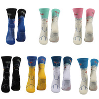 Chaussettes de sport mi-mollet professionnelles pour hommes, idéales pour la course et le basketball, séchage rapide, respirantes, absorbant la transpiration, avec logo et semelle en tissu éponge.
