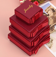 Boîte à bijoux rouge portable haut de gamme en gros, en stock, avec nœud en ruban, logo personnalisé, couvercle amovible, boîte cadeau pour montre, boîte rigide