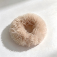 Chouchous en fausse fourrure moelleuse, vente en gros, attaches pour cheveux en peluche douce, élastiques pour queue de cheval pour femmes et filles, logo personnalisé
