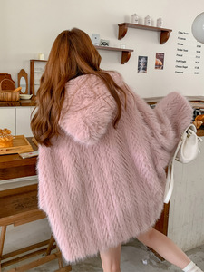 Cappotto Cardigan Invernale da Donna in Pelliccia Sintetica con Cappuccio, Caldo e Morbido, con Motivo Elegante - Product Image 4