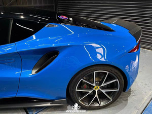 Nouveau kit carrosserie exclusif en fibre de carbone avec diffuseur avant, spoiler et prise d'air pour pare-chocs de Lotus Emira - Product Image 3