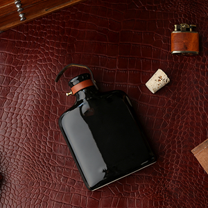 زجاجة نبيذ سيراميك صغيرة للهدايا - تصميم كلاسيكي محمول أنيق للفودكا - Product Image 3