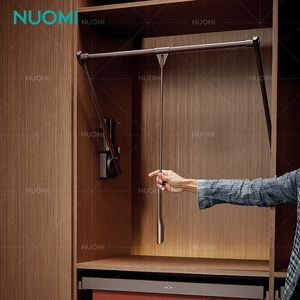 NUOMI RALPHIE Cintre à fermeture en douceur personnalisé Cintres en métal en gros Rails de suspension pour vêtements - Product Image 6