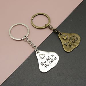 Portachiavi in lega di zinco a forma di plettro per chitarra con incisione 'Live Life to the Fullest' e cuore intagliato, ideale come regalo di incoraggiamento per <span class=keywords><strong>la</strong></span> laurea - Product Image 1