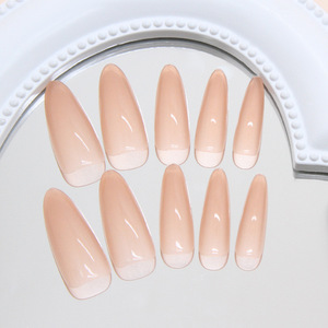 Faux ongles modernes de qualité supérieure, transparents effet glace, à presser, longs, forme amande, nude, élégants - Product Image 5