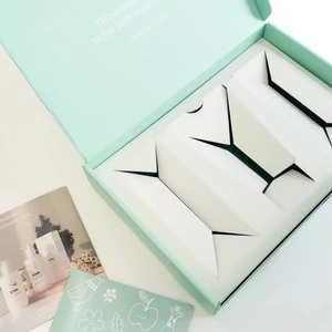 Caja <span class=keywords><strong>de</strong></span> Cartón Corrugado Verde <span class=keywords><strong>Pastel</strong></span> con Patrones Florales Impresos en Blanco, Base con Cierre Automático <span class=keywords><strong>para</strong></span> Empaque <span class=keywords><strong>de</strong></span> Productos <span class=keywords><strong>para</strong></span> Bebés y Mamás - Product Image 2