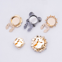 Boutons de manchette de luxe en alliage de zinc, design personnalisé, avec clip fantaisie et placage, pour femmes et hommes