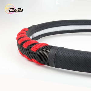 Funda Deportiva para Volante de Cuero y Malla de Seda de Hielo de 4 Radios - Antideslizante y Transpirable para Todas las Estaciones e Interiores de Automóviles - Product Image 2