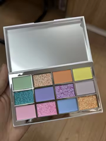 Palet Eyeshadow Smoky Eye 12 Warna Baru yang Populer dengan Logo Pribadi dan Kemasan Plastik Mewah Kosmetik Riasan Pesta Vegan.
