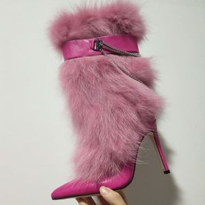 รองเท้าบูทขนเฟอร์สำหรับผู้หญิง ปลายแหลม ประดับโซ่ แฟชั่นฤดูหนาว - Product Image 4