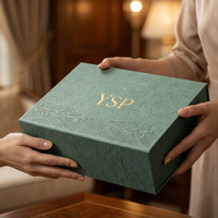 Boîte rigide magnétique de luxe personnalisée en vert céladon, en forme de livre, avec estampage nuage doré sur mesure
