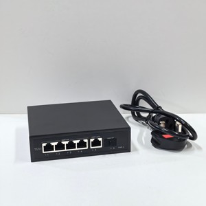Cámara IP con IA, Switch PoE Gigabit de 4 Puertos, 1 Puerto Uplink GE + 1 Ranura SFP para Fibra, IEEE 802.3af/at, 30W por Puerto, 65W de Potencia Integrada - Product Image 1