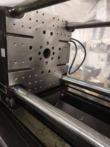 Machine de moulage par injection de plastique HDPE YIZUMI 250T, hydraulique horizontale, avec moteur PLC, pompe, boîte de vitesses, vis, économique, garantie 1 an - Product Image 4