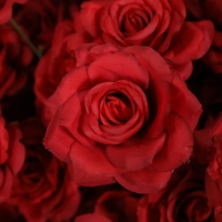 Bouquet de roses artificielles en soie rouge de luxe pour centre de table de réception de mariage