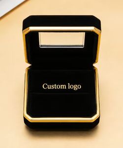 Una delicata catena ondulata personalizzata con un nome personale per compleanni - Product Image 3