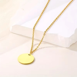 Collana con Ciondolo Rotondo in Acciaio Inox Placcato Oro 18K, Catena a Maglia, Regalo Unisex di Tendenza per <span class=keywords><strong>Amanti</strong></span> <span class=keywords><strong>e</strong></span> <span class=keywords><strong>Amici</strong></span>, Natale <span class=keywords><strong>e</strong></span> Compleanno - Product Image 5