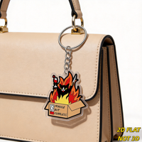 Porte-clés « Fragile mais intrépide » : Chat noir dans une boîte en flamme avec verre à vin, breloque en acrylique pour clés, sacs, sacs à dos