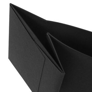 Sacchetti Portabottiglie di Lusso per Vino e Champagne in Carta Kraft Nera Riciclabile di Alta Qualità con Logo Stampato Personalizzato e Design Elegante - Product Image 4