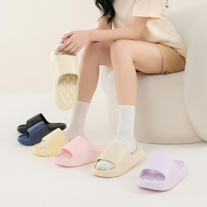 Pantoufles d'intérieur EVA avec semelle épaisse antidérapante, confortables et rembourrées, pour hommes et femmes, toutes saisons, usage quotidien - Product Image 3