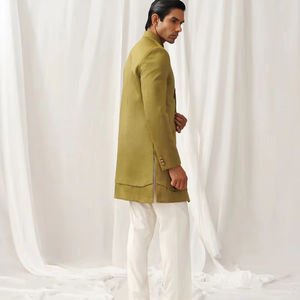 Diseñador Gold Achkan Bandhgala Sherwani para hombres Viscosa Estilo tradicional con bordado de seda y trabajo de secuencia para fiestas - Product Image 1