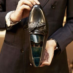 Latest Men's Formal Shoes, Engraved Designs Men's Casual Business Formal Leather Shoes Wedding Party Fashion Men's Shoes - Product Image 4