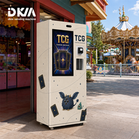 Distributeur automatique DKM autonome grande capacité pour cartes à collectionner avec distribution par élévateur et écran tactile 32 pouces