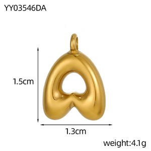 Amuleto de Letra Abombada con Efecto Burbuja |   Colgante de Letra Inicial Grueso de Acero Inoxidable con Baño de Oro PVD de 18K al por Mayor |   Resistente al agua y sin deslustre - Product Image 5