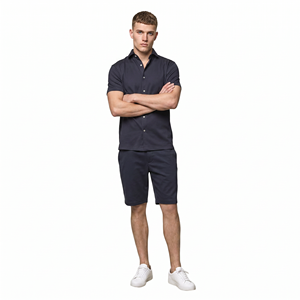 Ensemble deux pièces d'été en coton mercerisé de haute qualité pour hommes, avec logo personnalisé, idéal pour les tenues de golf et de villégiature de luxe. - Product Image 2