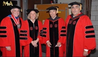 Vente en gros de luxe Phd Graduation Gown avec passepoil doré Graduation Toga Doctoral Graduation Gown Set for Ceremony