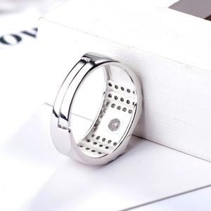 Bague de fiançailles en argent sterling 925 pour homme en gros avec un gros diamant et de petits diamants - Product Image 3