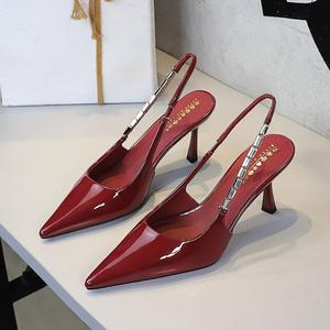 Zapatos de Tacón Alto con Punta en Pico y Tira en el Talón, de Charol, Elegantes, con Cadena, para Mujer, Ideales para Fiestas - Product Image 1