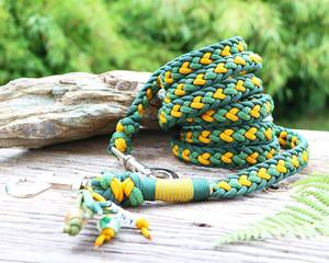 Nuevo conjunto de correa de Collar ajustable personalizado para mascotas hecho a mano 550 Collar de perro trenzado de Paracord con hebilla de cuero decoración de plumas - Product Image 4