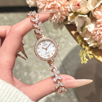 Montre-bracelet sirène de luxe léger en quartz avec cadran en nacre incrusté de strass