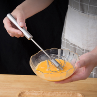 Fouet à oeufs en acier inoxydable mélangeur à main manuel agitateur à oeufs auto-tournant outils à oeufs de cuisine