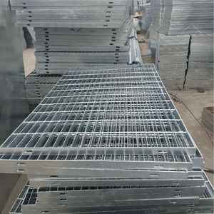 Grilles <span class=keywords><strong>de</strong></span> drainage <span class=keywords><strong>de</strong></span> <span class=keywords><strong>pluie</strong></span> extérieures personnalisées en acier inoxydable pour allées, grilles <span class=keywords><strong>de</strong></span> drainage en acier galvanisé - Product Image 1