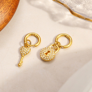 Pendientes de Diamantes con Corte Corazón, Chapados en Oro de 18K, Acero Inoxidable, para Uso Diario - Product Image 5