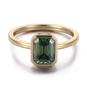 Anillo de oro macizo de 18k personalizado de PROVENCE, anillo minimalista con moissanita verde de corte esmeralda para mujer, anillo para fiesta de aniversario. - Product Image 2