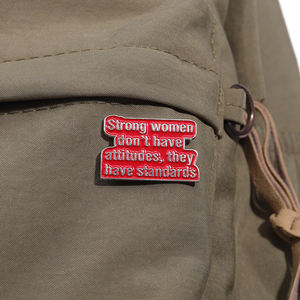 強い女性用エナメルピン命引用ブローチフェミニストインスピレーションラペルバッジジュエリー服用バックパック - Product Image 3