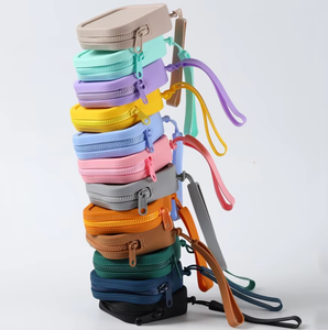 Unisex Silikon Kleine Tasche Tasche Benutzer definierte Logo Datenkabel Aufbewahrung taschen Quadratische tragbare Geldbörsen Reiß verschluss Lange Riemen Brieftaschen - Product Image 5