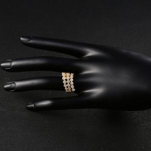 Vente flash - Bagues de fiançailles classiques en moissanite en argent sterling 925 plaqué or 18 carats pour femmes - Product Image 2