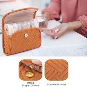 Organizador de Pastillas Semanal Portátil de Viaje, 3 Tomas Diarias, en Estuches de Plástico y Tela con Logotipo Personalizado para Vitaminas y Aceites de Pescado - Product Image 3