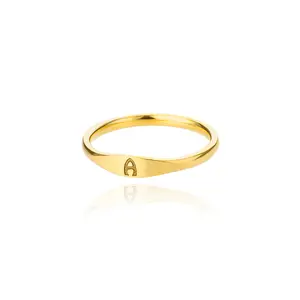 ODM Edelstahl ringe flache Streifen gravierte Buchstaben A-Z Name Anfangs ring 18k Gold Farbe benutzer definierte Ring