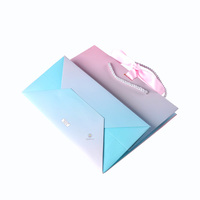 Sacs-cadeaux de luxe personnalisés avec impression de logo pour vêtement pochette à cosmétiques ruban emballage avec poignée